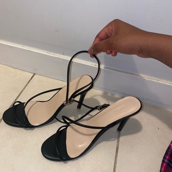 Black strappy heel - Picture 3 of 3